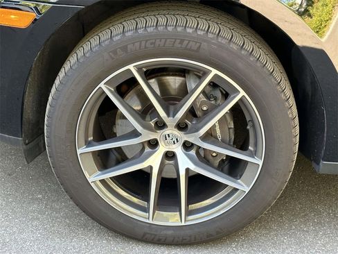 Used 2024 Porsche Macan image 11