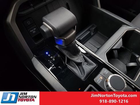 Used 2022 Toyota Tundra SR5 w/ SR5 Convenience Package AWD/4WD image 22