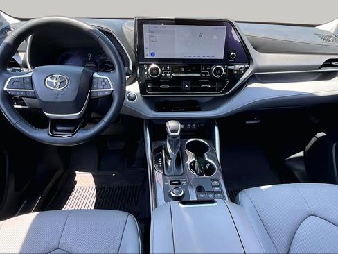 Used 2024 Toyota Highlander Limited AWD/4WD image 14