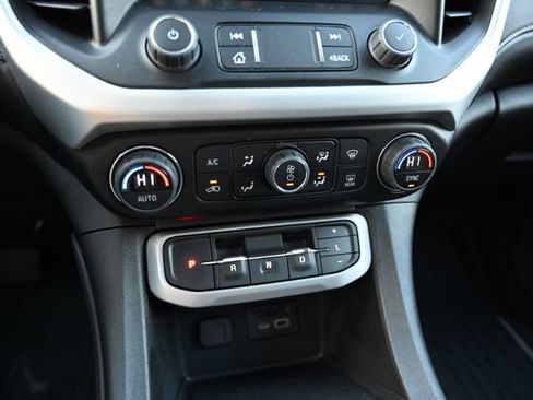 Used 2023 GMC Acadia SLT w/ Elevation Edition image 18