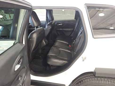 Used 2015 Jeep Cherokee Trailhawk w/ Leather Interior Group AWD/4WD image 18
