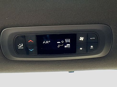 Used 2025 Chrysler Pacifica Select FWD image 23