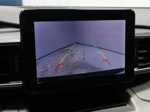 Certified 2023 Ford Explorer XLT w/ Equipment Group 202A image 4