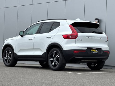 New 2026 Volvo XC40 B5 Core w/ Climate Package image 3