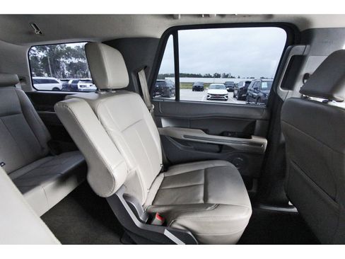 Used 2021 Ford Expedition XLT RWD image 14