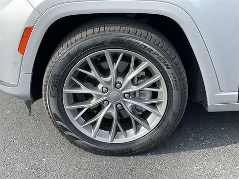Used 2024 Jeep Grand Cherokee L Summit w/ Advanced Protech Group IV AWD/4WD image 36