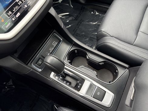 Certified 2023 Subaru Ascent Limited w/ Technology Package image 19