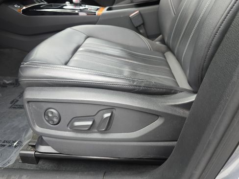 Used 2023 Audi Q5 Premium w/ Convenience Package image 29