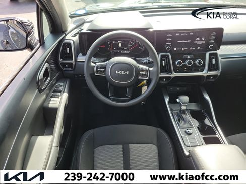 Used 2023 Kia Sorento LX FWD image 16