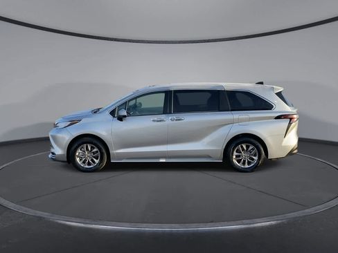 Certified 2023 Toyota Sienna XLE image 5