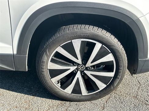 Certified 2023 Volkswagen Taos SE image 12