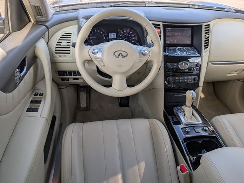 Used 2017 INFINITI QX70 AWD image 8