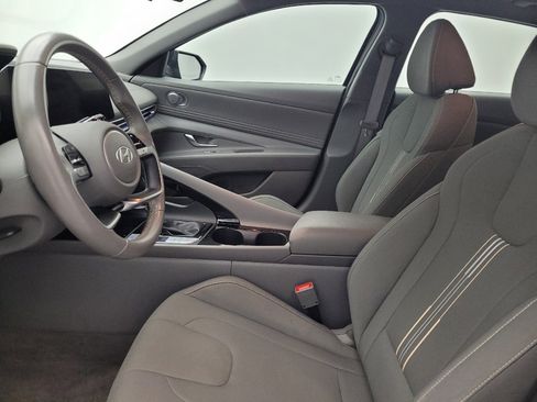Used 2025 Hyundai Elantra SEL FWD image 17