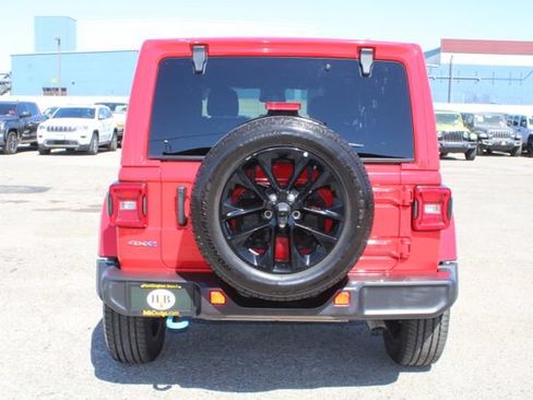 Used 2024 Jeep Wrangler Unlimited Sahara AWD/4WD image 5