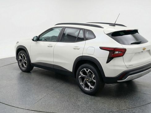 Used 2025 Chevrolet Trax LT image 6