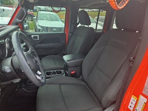 Used 2019 Jeep Wrangler Unlimited Sahara AWD/4WD image 9