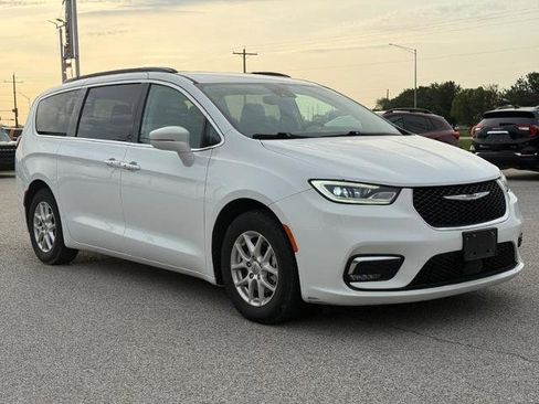 Used 2022 Chrysler Pacifica Touring-L FWD image 8