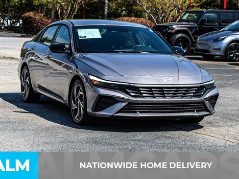 Used 2025 Hyundai Elantra Sport image 5