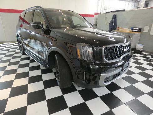 Used 2023 Kia Telluride AWD image 3