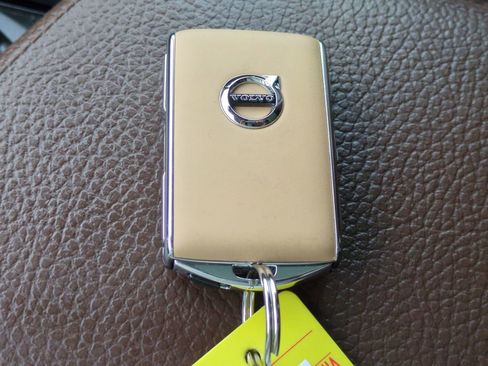 Used 2019 Volvo XC60 T5 Momentum w/ Premium Package image 34