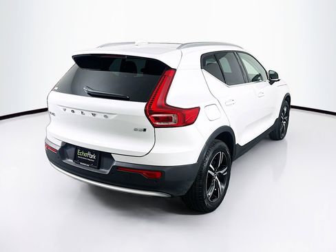 Used 2025 Volvo XC40 B5 Core image 9