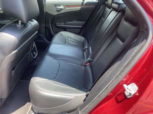 Used 2014 Chrysler 300 AWD w/ Driver Convenience Group image 12