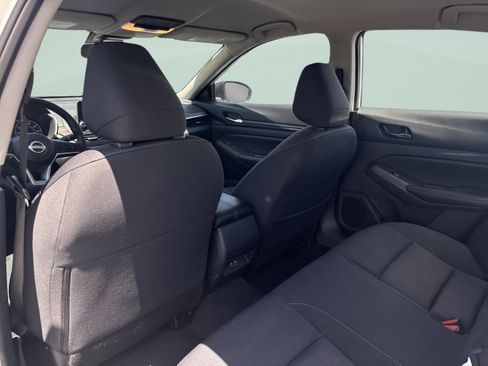 Used 2025 Nissan Altima 2.5 SV FWD image 44