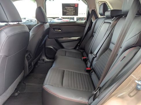 Used 2025 Nissan Rogue SV AWD/4WD image 25