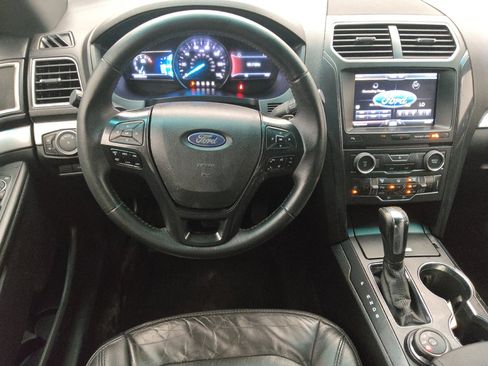 Used 2016 Ford Explorer XLT w/ Equipment Group 202A AWD/4WD image 22