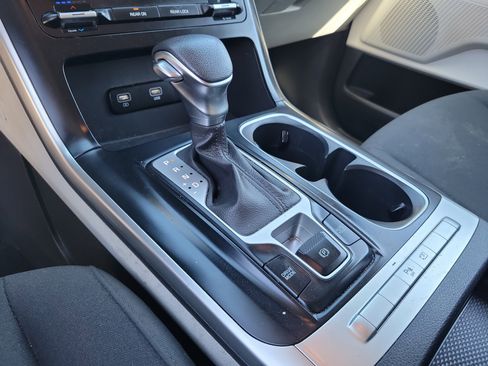 Used 2023 Kia Carnival LX image 16