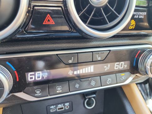 Used 2021 Nissan Sentra SV w/ SV Premium Package FWD image 19