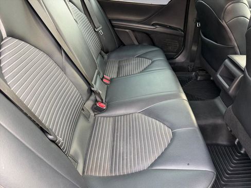 Used 2020 Toyota Camry SE image 19