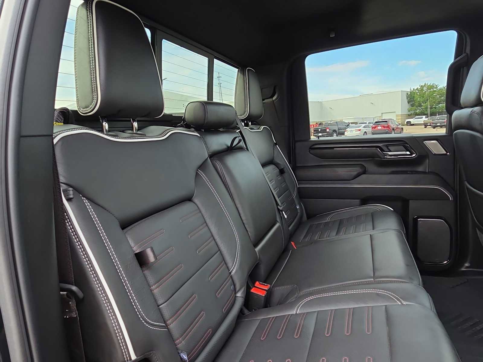 Used 2025 GMC Sierra 2500 AT4X w/ AT4X AEV Edition AWD/4WD image 17