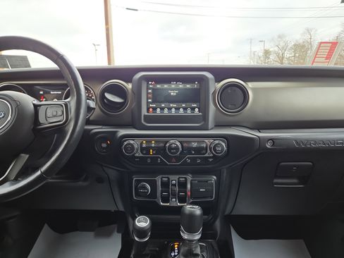 Used 2019 Jeep Wrangler Unlimited Sport S image 24