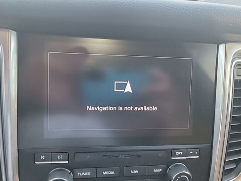 Used 2018 Porsche Macan image 2