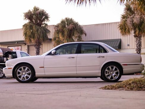 Used 2004 Jaguar XJ8 image 9