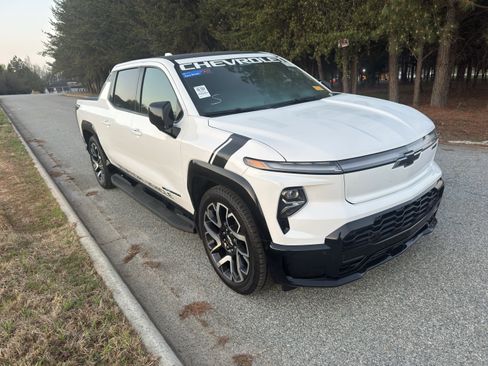 Used 2025 Chevrolet Silverado EV RST image 2