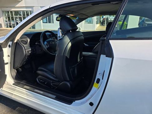 Used 2015 Lexus IS 250C w/ Luxury Package RWD image 19