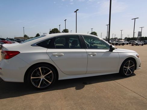 Used 2023 Honda Civic Touring image 5