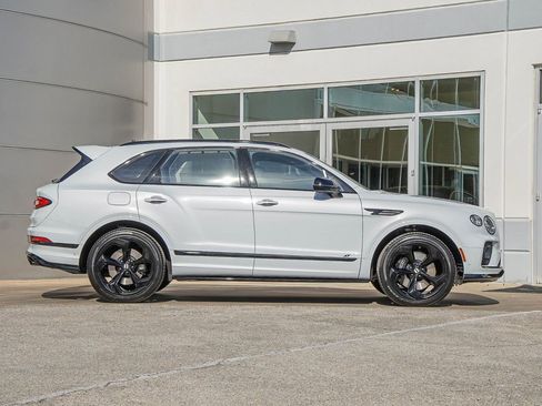 Used 2023 Bentley Bentayga AWD/4WD image 8