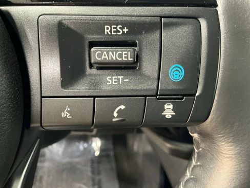 Used 2024 Nissan Pathfinder SL AWD/4WD image 41