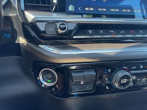 Used 2025 Chevrolet Silverado 3500 LTZ w/ LTZ Convenience Package AWD/4WD image 23