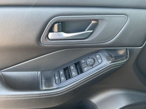 Used 2025 Nissan Rogue SV AWD/4WD image 19