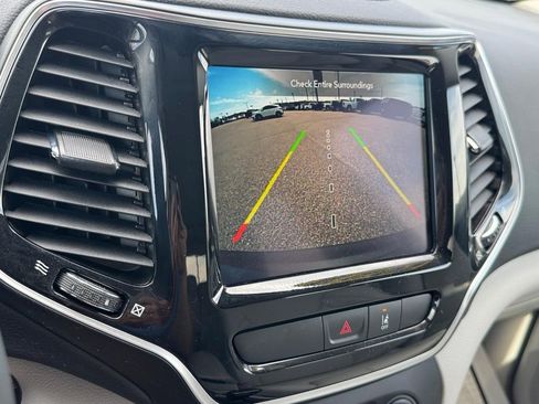 Used 2022 Jeep Cherokee Limited w/ Elite Package AWD/4WD image 25