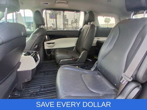 Used 2024 Kia Carnival EX FWD image 16