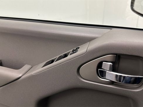 Used 2020 Nissan Frontier SV image 15