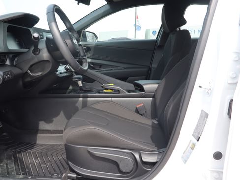 Used 2025 Hyundai Elantra Sport image 9
