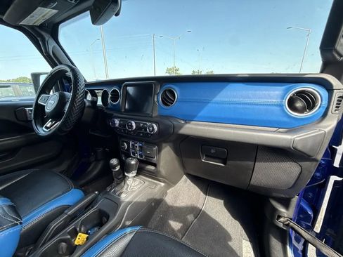Used 2019 Jeep Wrangler Unlimited Sahara w/ Uconnect 4C Nav & Sound Group AWD/4WD image 13