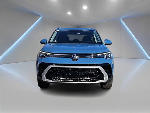 Certified 2025 Volkswagen Taos SEL image 2