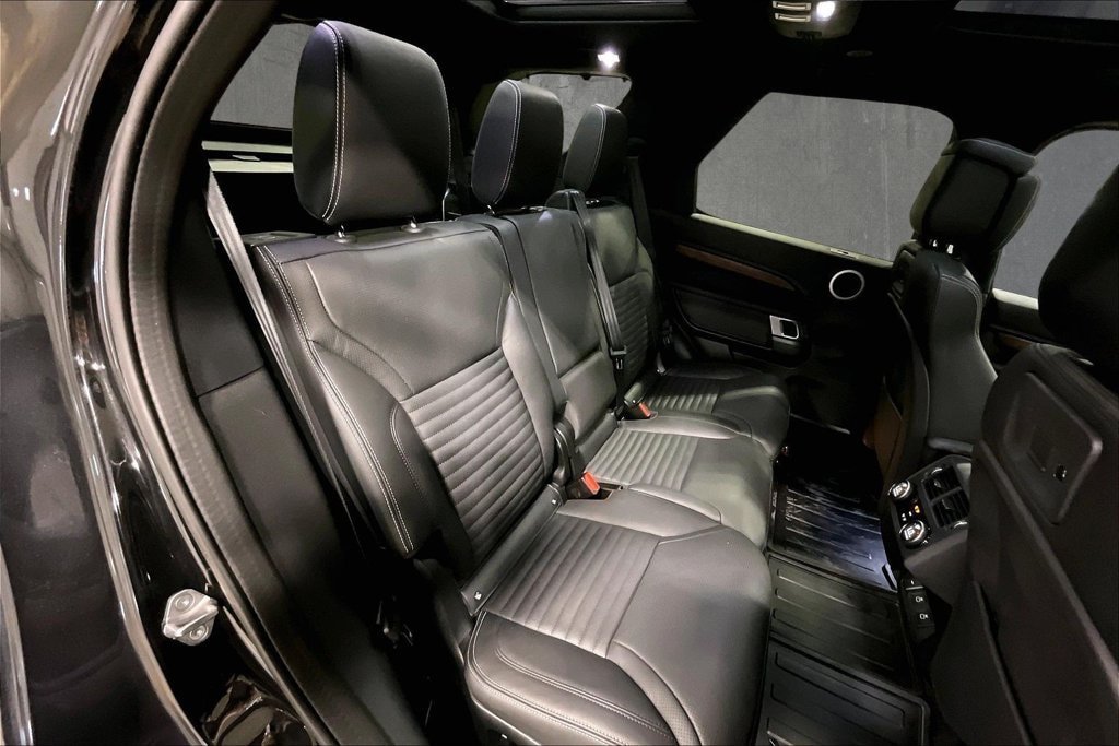 Used 2025 Land Rover Discovery Dynamic SE AWD/4WD image 26
